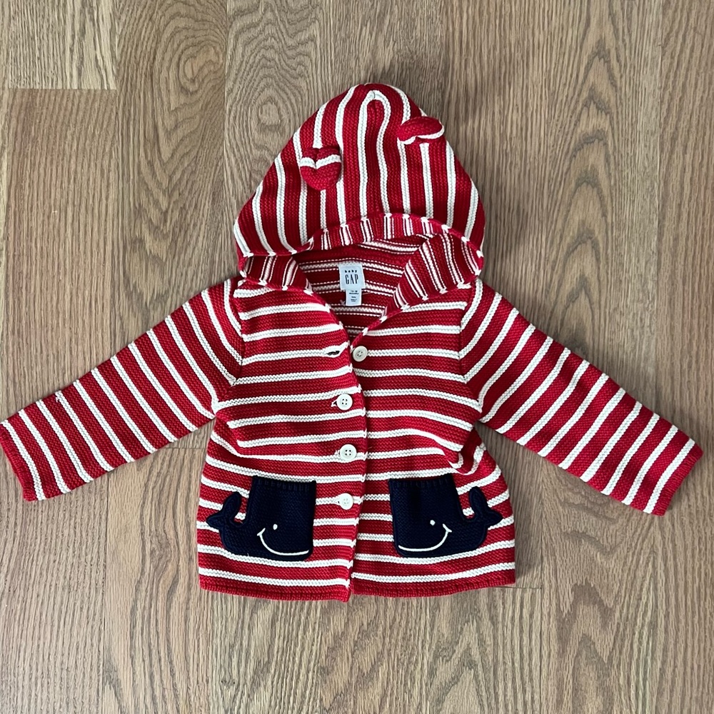 NWOT babyGap hooded sweater size 12-18 months